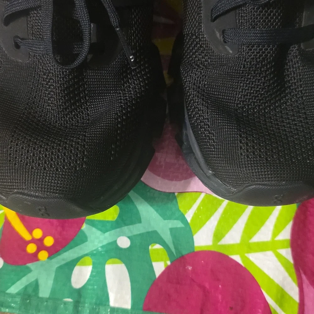 On Cloud Running Black Performance Sneakers - Picture 5 of 6